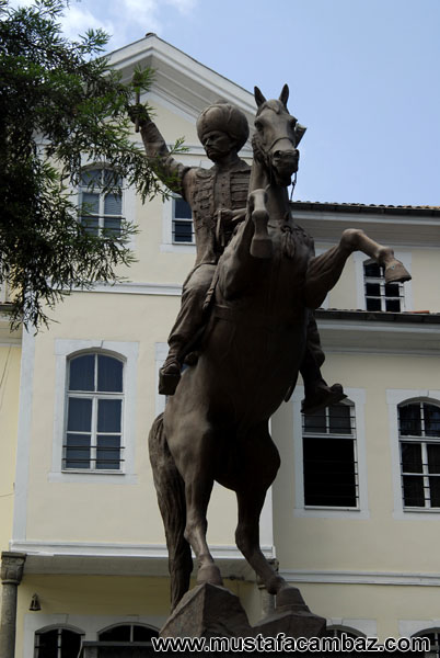 yavuz sultan selim heykeli